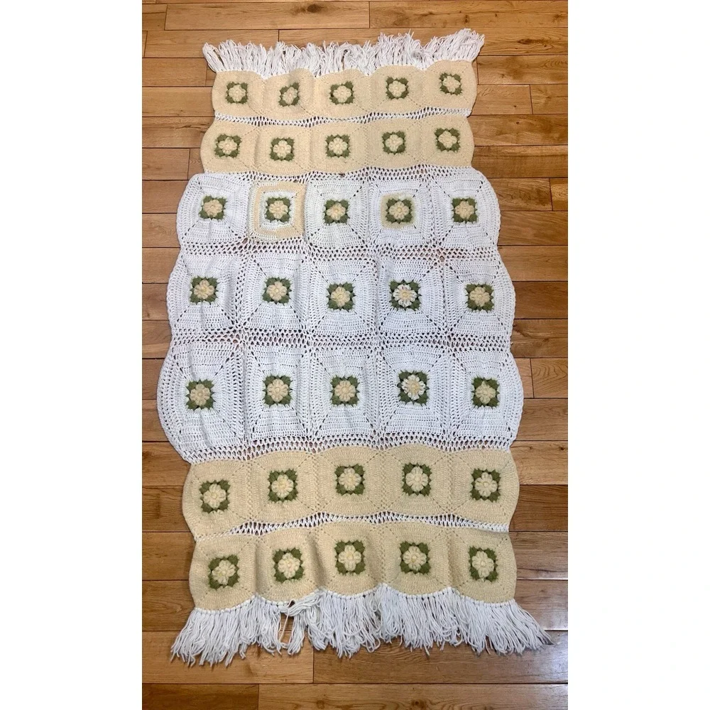 Vtg Handmade Crocheted Throw Blanket‎ Granny Square Yellow Flowers 59
